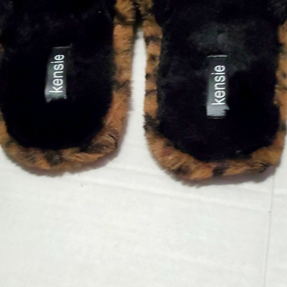 Kensie Leopard Print Soft Fuzzy Memory Foam Slipp… - image 5